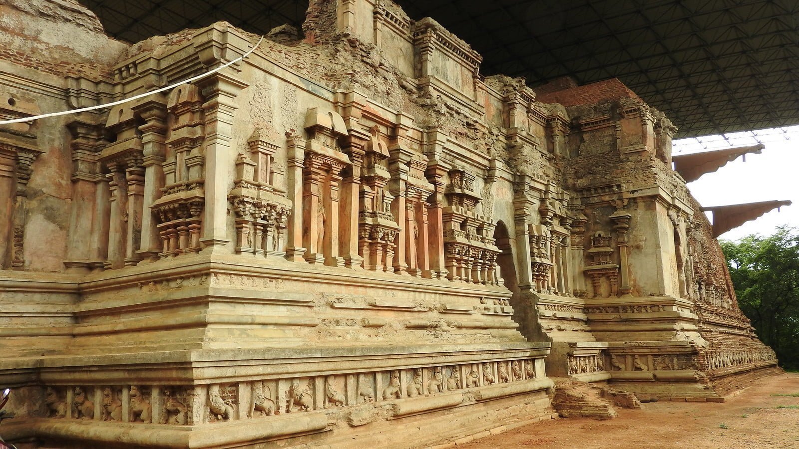 Thiwanka Image House, Polonnaruwa
