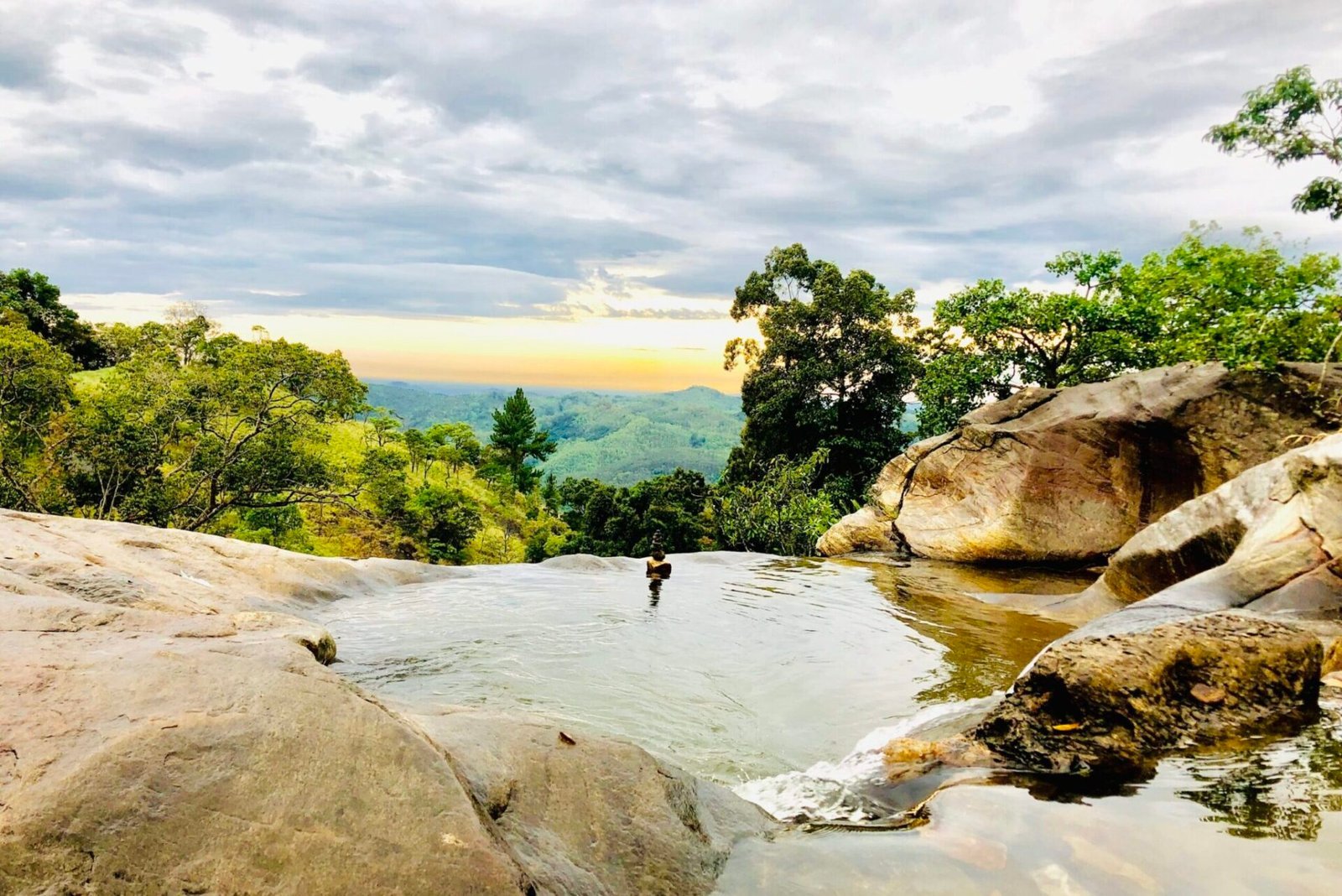Upper Diyaluma Falls