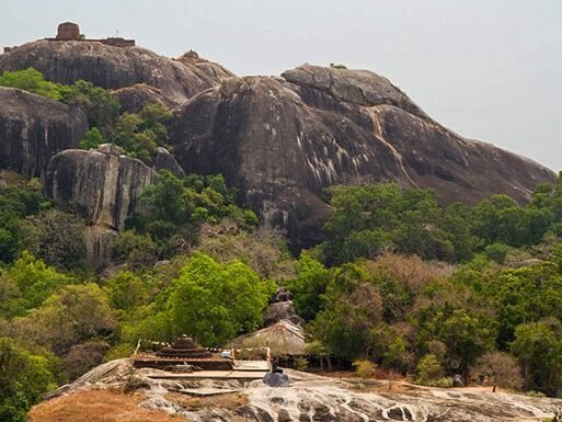 Kudumbigala Monastary, Arugambay